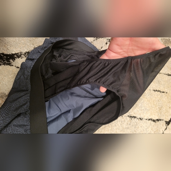 Under Armour Black Athletic Shorts Lightweight Performance - Picture 7 of 7